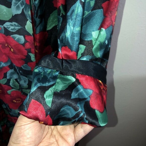 Vintage VICTORIA’S SECRET Long Robe Black Vibrant Red Flowers Satin Sz S - Picture 7 of 11